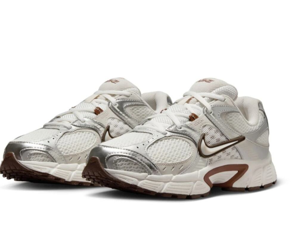 Nike V5 RNR sneakers in off white and brown